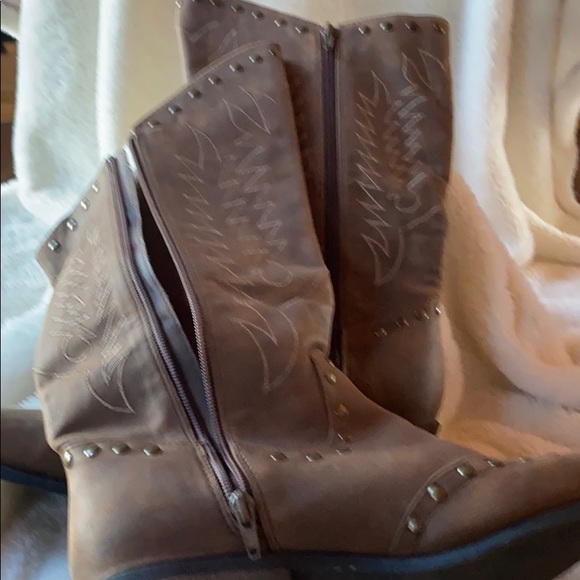 Boots - Picture 1 of 4